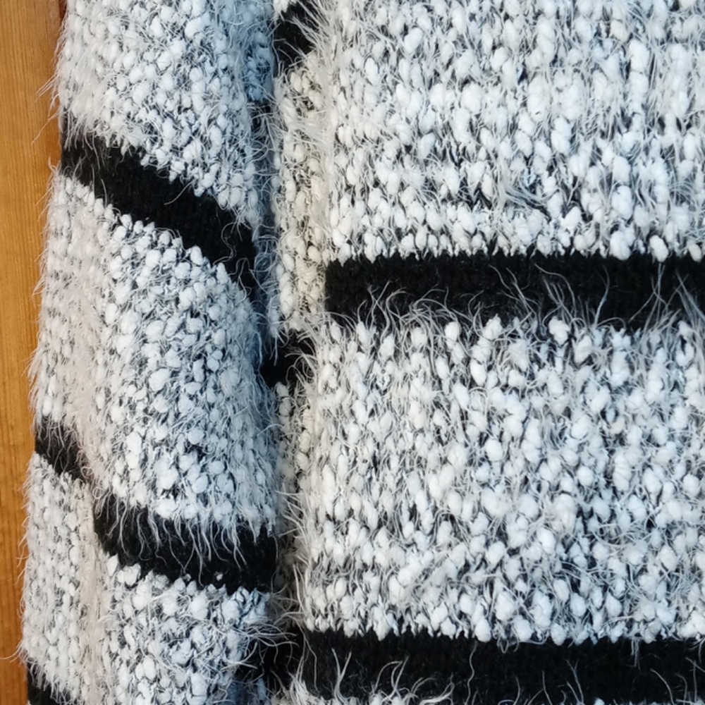 Calvin Klein Sweater - Picture 6 of 6